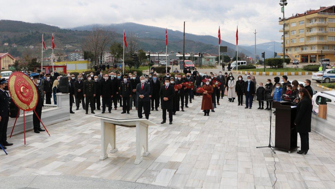 18 Mart Çanakkale Zaferi ve Şehitleri Anma Günü Programı İlçe Protokolünün Katılımlarıyla Şehitlik Anıtında Gerçekleştirildi.