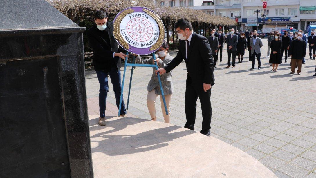 23 Nisan Ulusal Egemenlik ve Çocuk Bayramı Çelenk Sunma Töreni Demokrasi ve Cumhuriyet Meydanı'nda Gerçekleştirildi.