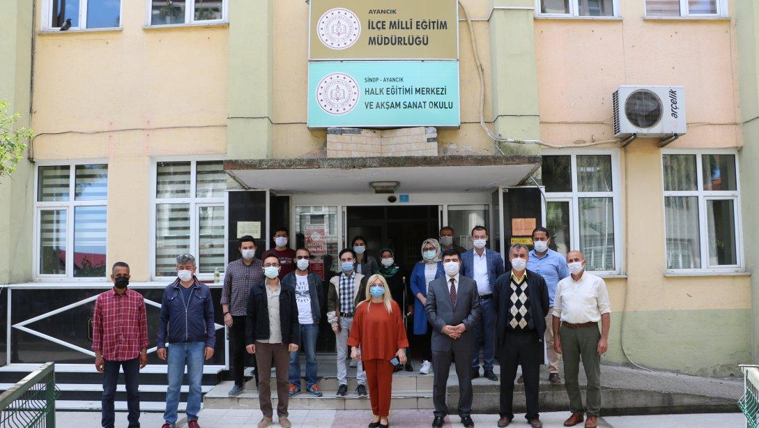 Ramazan Bayramı Dolayısıyla İlçe Milli Eğitim Müdürümüz Nihat ERGÜL Tarafından, Müdürlük Binası Bahçesinde Bayramlaşma Töreni Düzenlendi