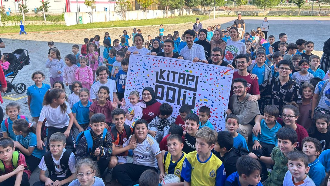 ODTÜ Kitap Topluluğu Tarafından Cumhuriyet İlkokulu'na 1000 Kitaplık Bağış Yapıldı.