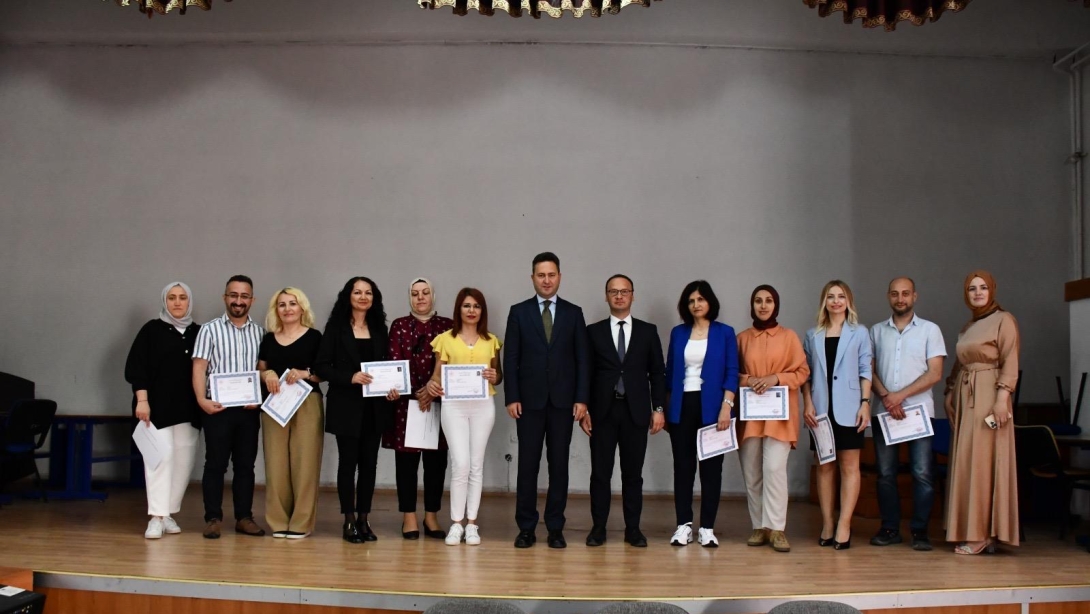 Başarı Belgeleri Kaymakamımız Sayın Ahmed ÇELİK Tarafından Takdim Edildi.